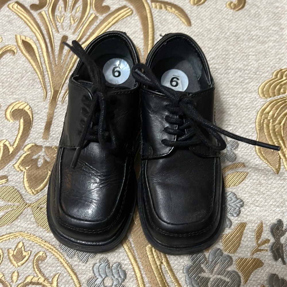 Kenneth Cole boys shoes
